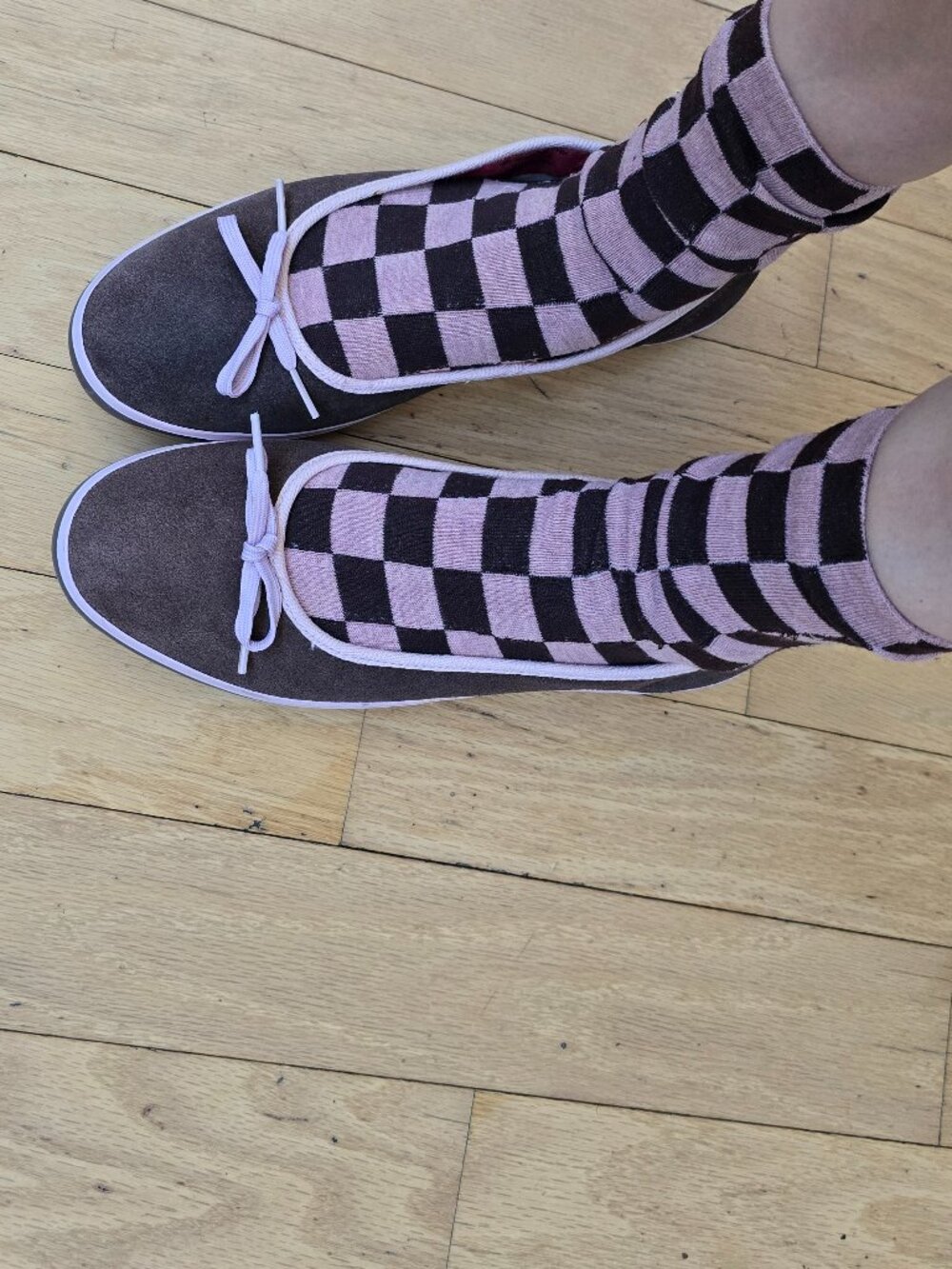 Whimsy Monochrome Brown Pink Trim Bow Ballet Flats Sneakerinas | WMS 10